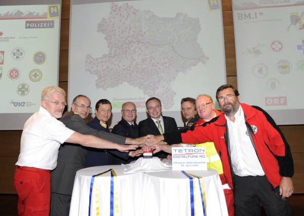 Gruppenfoto bei der Inbetriebnahme