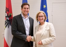 Landeshauptfrau Johanna Mikl-Leitner und Staatssekretär Alexander Pröll beim Arbeitsgespräch.