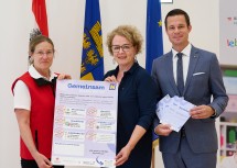 Präsentierten die neue Kampagne „Gemeinsam lösen wir`s!“: Abteilungsleiterin Ulrike Hanka vom Jugendrotkreuz, Bildungslandesrätin Christiane Teschl-Hofmeister und Bildungsdirektor Karl Fritthum.