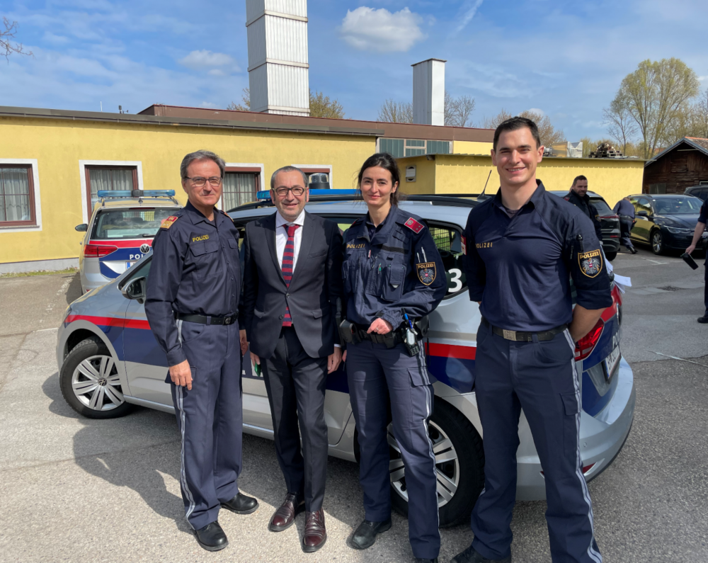 Gruppenbild mit drei Polizisten