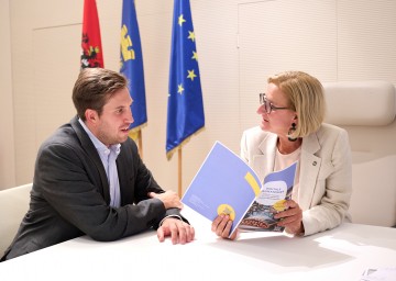 Landeshauptfrau Johanna Mikl-Leitner und Staatssekretär Alexander Pröll beim Arbeitsgespräch.