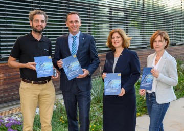 Agrobiogel-Gründer Johannes Paul Schwarz, Landesrat Jochen Danninger, Tecnet equity Geschäftsführerin Doris Agneter und Ensemo-Gründerin Birgit Mitter (v.l.n.r.)