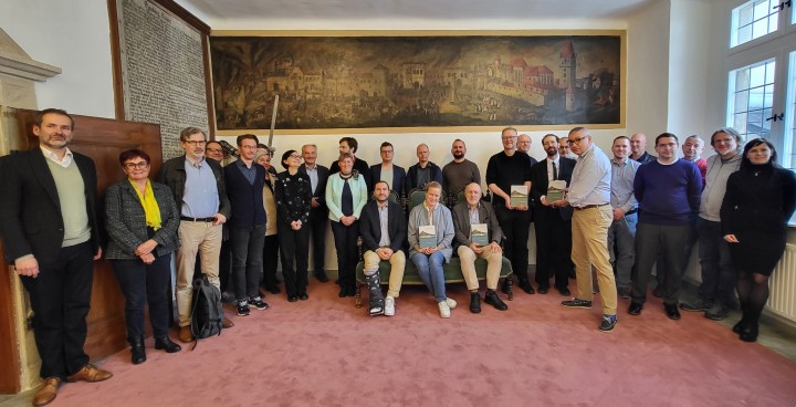 Gruppenbild der anwesenden Autorinnen und Autoren.