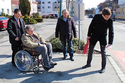 Test der Barrierefreiheit mit Rollstuhl